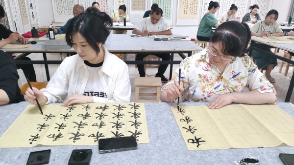 壹策略 嘉峪关市职工书法班开课